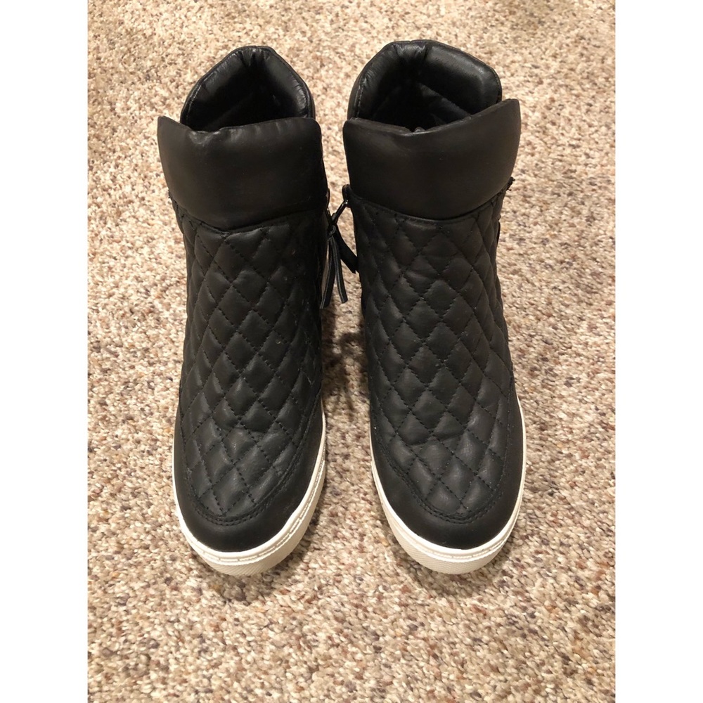 Steve Madden Black Quilted Sneakers